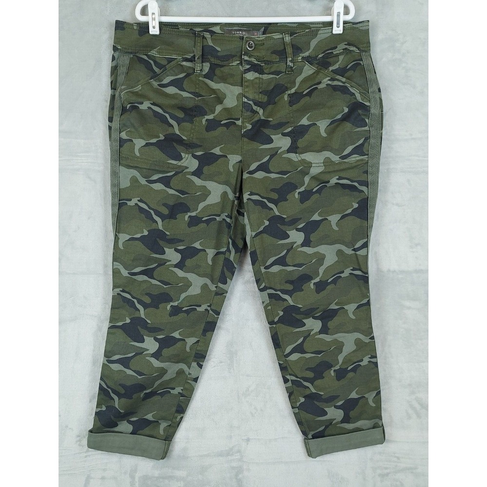 Torrid Womens Sz 18 Canvas Camo‎ Pants Roll Up Green Stretch 38.5x27.5